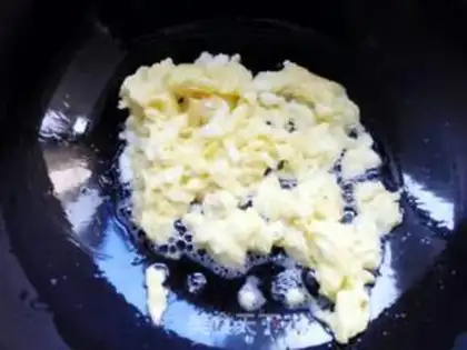Make Scrambled eggs step 2