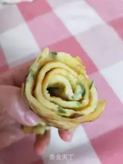 Make Eggs rolls step 6