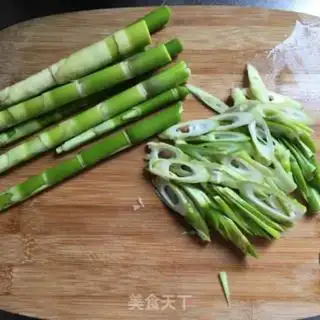 Make Sausage with wild bamboo step 1