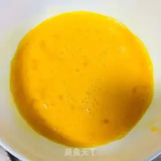 Make Scrambled eggs step 1