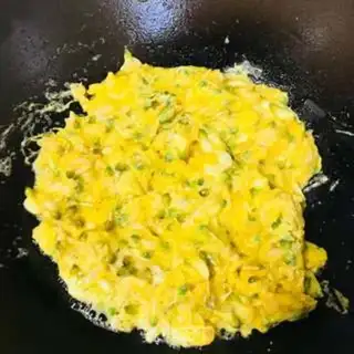 Make Scrambled eggs step 3