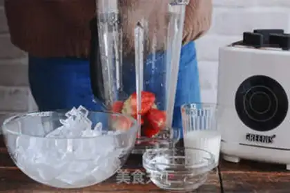 Make Strawberry smoothie step 1
