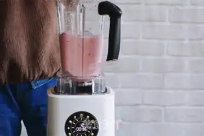Make Strawberry smoothie step 2