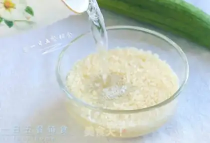 Make Tomato smelt, yogurt step 1