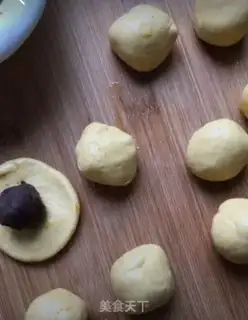 Make Pumpkin Bean Sandball step 4