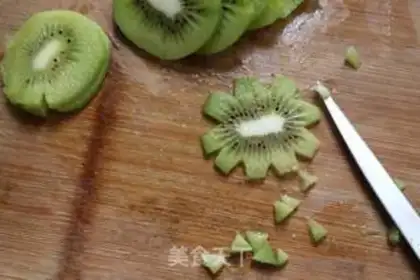 Make Flower fruit platter step 2