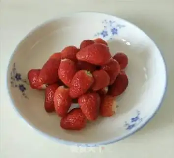 Make Strawberry juice step 0
