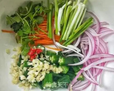 Make Sniffle pepper hand tore chicken step 14