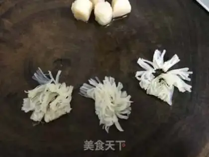 Make Scrambled eggs step 1
