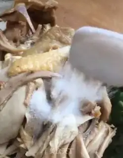 Make The cold hand tore the chicken step 4