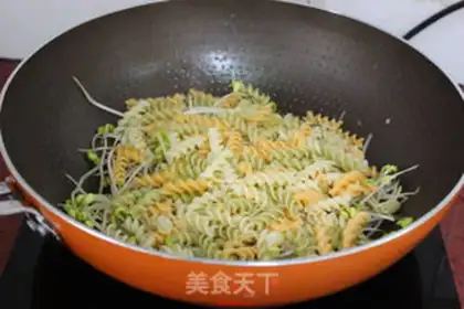 Make Bean sprouts for macaroni step 5