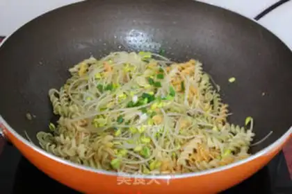 Make Bean sprouts for macaroni step 6