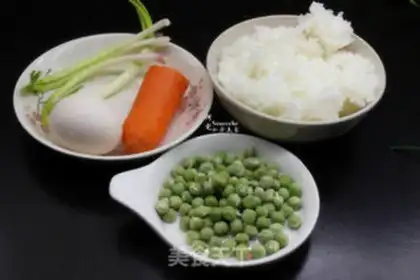 Make Five eggs of fried rice step 0