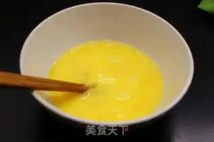 Make Five eggs of fried rice step 2