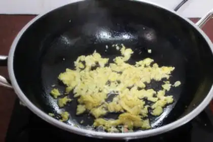 Make Five eggs of fried rice step 3