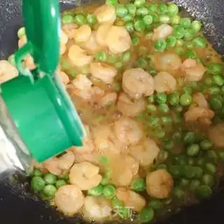 Make Peas and shrimp step 8