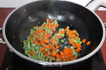 Make Five eggs of fried rice step 4