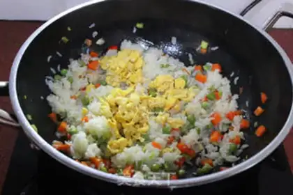 Make Five eggs of fried rice step 6