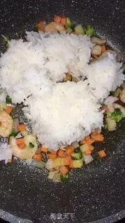 Make Pineapple rice step 6