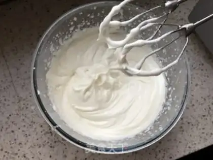 Make Cheese milk with taco caramel tea step 4