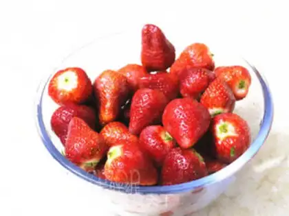Make Homemade strawberry jam step 1