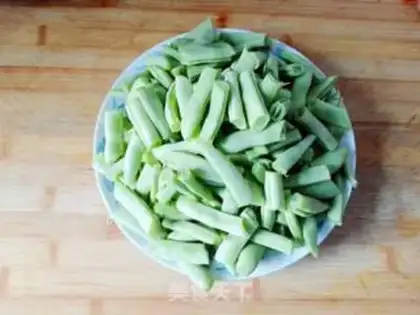 Make Garlic beans step 0
