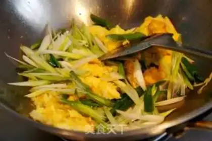 Make Scrambled eggs step 3