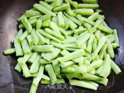 Make Garlic beans step 4