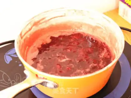 Make Homemade strawberry jam step 15