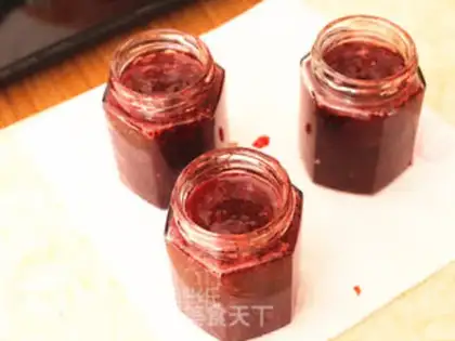 Make Homemade strawberry jam step 17
