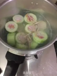 Make cucumbers for dry squid silk soup step 2