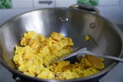 Make Shrimp egg fried rice step 1