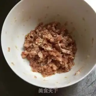 Make A fan of meat and golden mushrooms step 1