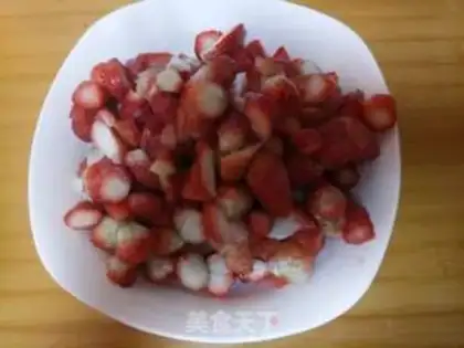 Make Homemade strawberry sauce step 1