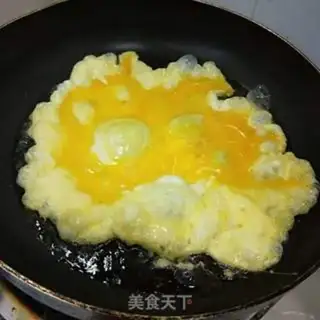 Make Egg fried river powder step 4