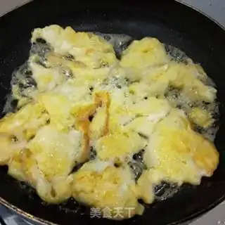 Make Egg fried river powder step 5
