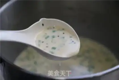 Make Onion sesame pie step 4