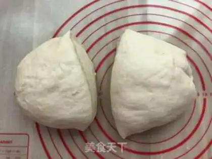 Make Double-coloured ham rolls step 1