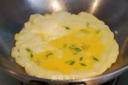 Make Tomato fried eggs step 5
