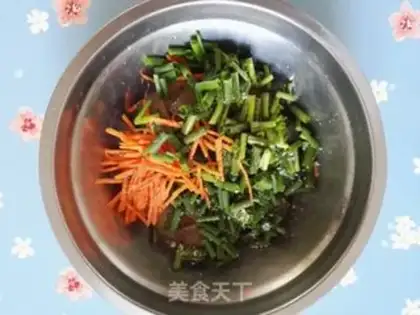 Make The onions mixed with the powder step 3