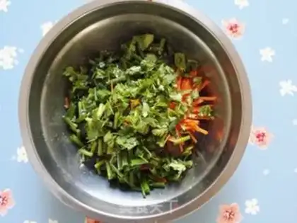 Make The onions mixed with the powder step 4