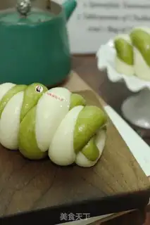 Make Double-coloured ham rolls step 15
