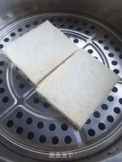 Make Toast banana rolls step 2