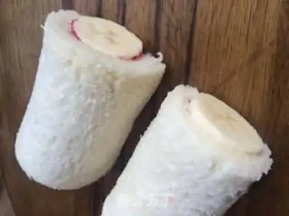Make Toast banana rolls step 5
