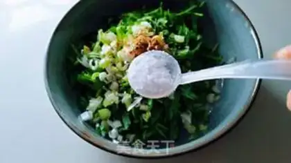 Make Noodle omelet step 5