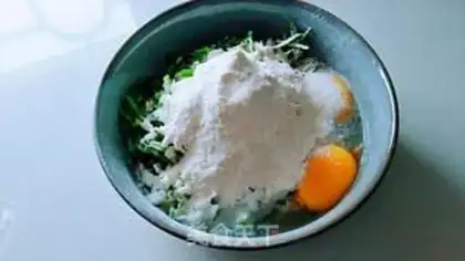 Make Noodle omelet step 6