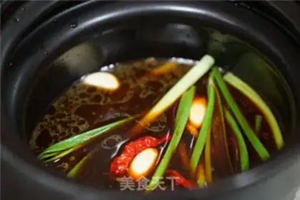 Make Two bean-cooked pig hoof step 3