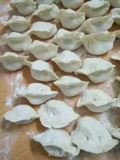 Make Celery pork dumplings step 16