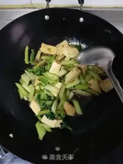 Make Celery fried beans step 4