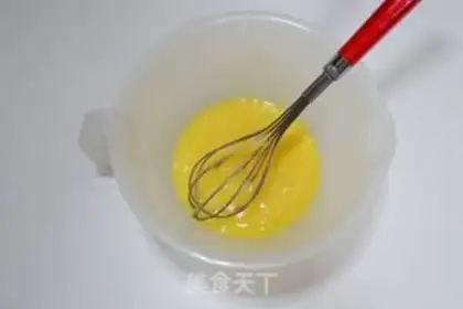 Make Pine shrimp omelet soup step 1